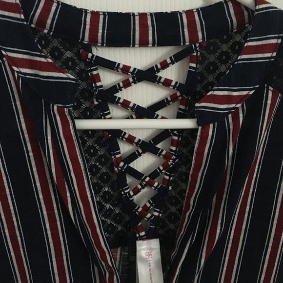 No boundaries, stripe cross string back style top - Picture 3 of 5